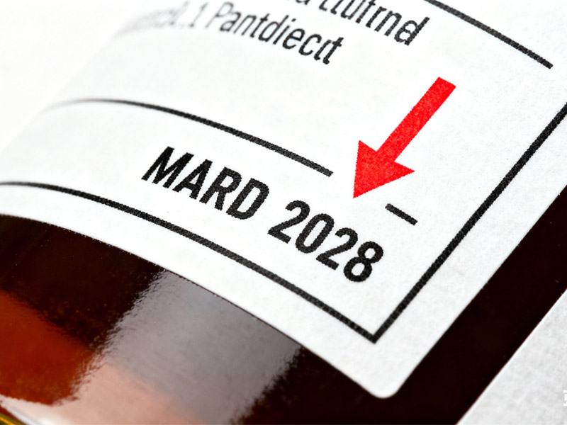 كيف يمكن تحديد سنة الصنع من الملصق؟